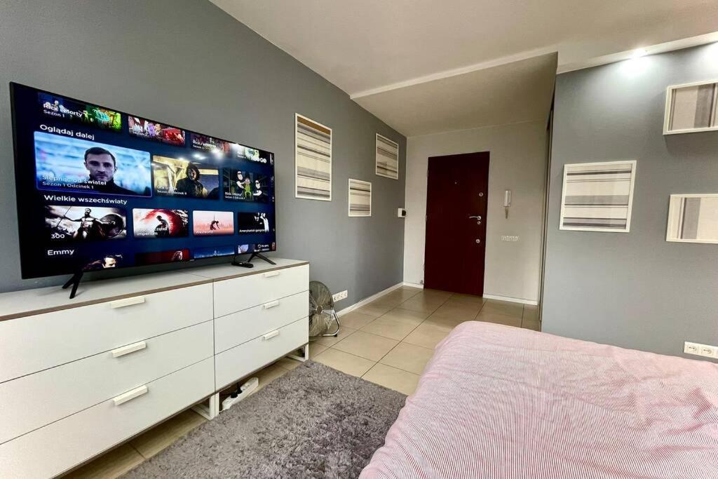Gold 3 Metro X2 Wifi 300 Mbs 60'Tv Netflix Hbo Appletv+ Lägenhet Warszawa Exteriör bild